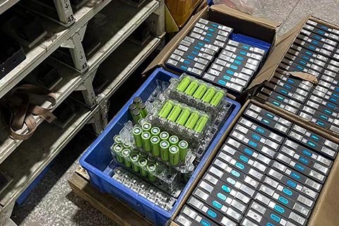 隆阳永昌正规公司高价收动力电池,上门回收钴酸锂电池